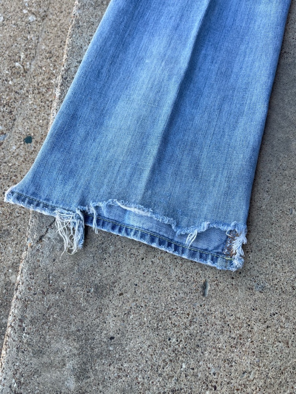 Abercrombie & Fitch Light Blue Distressed Denim Jeans - Picture 6 of 9